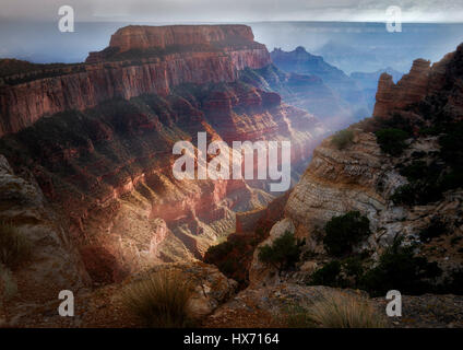 Thunderstromon auf Wotons Thron durchscheinende Licht. Cape Royal. Grand Canyon Nationalpark in Arizona Stockfoto