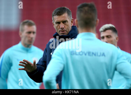 Slowenische Manager Srecko Katanec während des Trainings im Hampden Park, Glasgow. Stockfoto