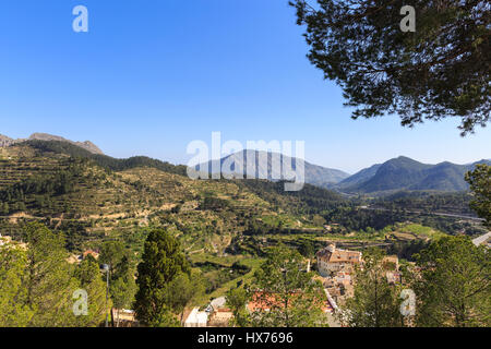 Panoramablick auf die Berge in der Nähe von Sella in der Region Valencia, Spanien Stockfoto