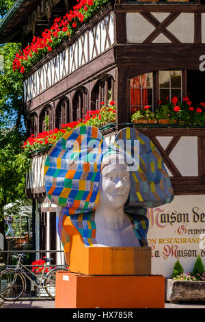 Un Tour de Terre "Skulptur von Zuzana Jaczowa 2007, Street Art, Straßburg, Elsass, Frankreich Stockfoto