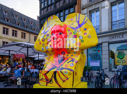 "Cerf-Tête" Skulptur von Marc Felten 2016, Street Art, Straßburg, Elsass, Frankreich Stockfoto