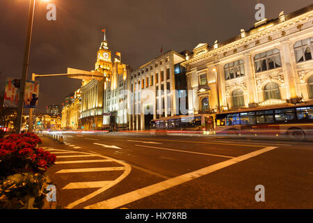 Shanghai, China - am 20. Dezember 2016, die nächtliche Szene der klassischen europäischen Architektur in den Bund, Shanghai bei Nacht. Das Hotel liegt in den Bund (Waita Stockfoto