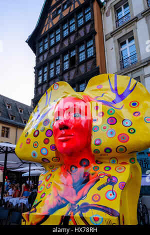 "Cerf-Tête" Skulptur von Marc Felten 2016, Street Art, Straßburg, Elsass, Frankreich Stockfoto