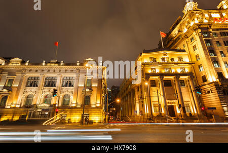 Shanghai, China - am 20. Dezember 2016, die nächtliche Szene der klassischen europäischen Architektur in den Bund, Shanghai bei Nacht. Das Hotel liegt in den Bund (Waita Stockfoto