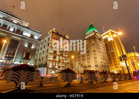 Shanghai, China - am 20. Dezember 2016, die nächtliche Szene der klassischen europäischen Architektur in den Bund, Shanghai bei Nacht. Das Hotel liegt in den Bund (Waita Stockfoto