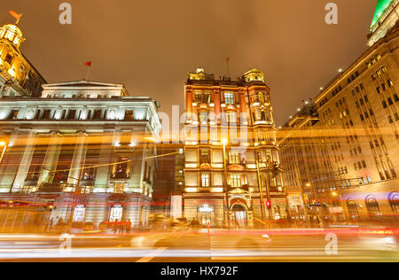 Shanghai, China - am 20. Dezember 2016, die nächtliche Szene der klassischen europäischen Architektur in den Bund, Shanghai bei Nacht. Das Hotel liegt in den Bund (Waita Stockfoto