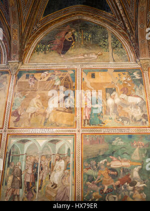 Fresken von Bartolo di Fredi an den Wänden von San Gimignano Stiftskirche Stockfoto