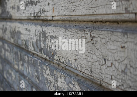 Alte hölzerne Wand mit weißer Farbe bemalt Stockfoto