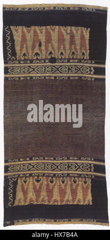 Dieser aus dem 18. Jahrhundert stammende zeremonielle Rock von den indonesischen Tanimbar-Inseln ist aus Baumwolle gefertigt und verfügt über eine komplizierte Kettverflechtung. Es repräsentiert die reichen Textiltraditionen der Region und ihre kulturelle Bedeutung im zeremoniellen Leben. Stockfoto