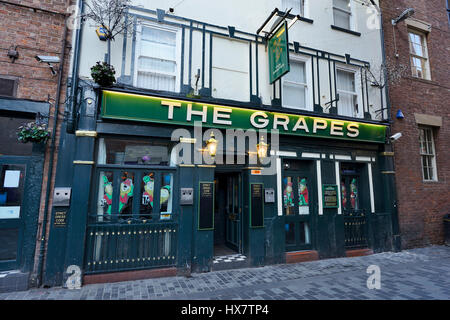 Die Trauben Public House in Matthew Street, Cavern Walks Bereich von Liverpool Stadtzentrum, wo die Beatles trinken zum nach dem Spiel der nahe gelegenen Höhle Stockfoto