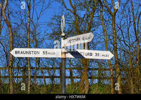 Wegweiser bei bulbourne Kreuzung, auf dem Grand Union Canal im Aston Clinton, Großbritannien Stockfoto