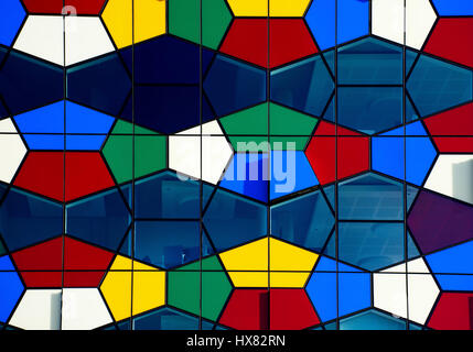 Bunte Fassade von Smithfield ein modernes Gebäude in Stoke-on-Trent, Staffordshire, Vereinigtes Königreich. Stockfoto