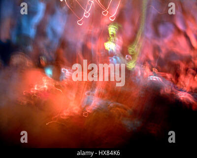 Rote und blaue unscharfen Lichter Stockfoto