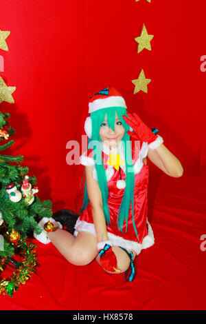 Bangkok - 28 Dez.: Eine unbekannte japanische Anime Cosplay Pose in EXTRA COSCOM: Weihnachten am 28. Dezember 2014 am Suan Dusit Rajabhat University, Ba Stockfoto