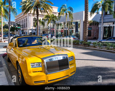 Luxus-Auto geparkt am Rodeo Drive, Beverly Hills Stockfoto