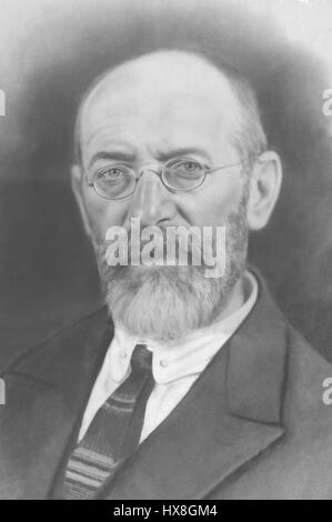 Dies scheint ein anderer nicht-englischer Titel zu sein, möglicherweise in kyrillischer Schrift, der weitere Übersetzungen für eine genaue Unterschrift erfordert. Es ist eine Klärung der Bedeutung erforderlich. Stockfoto