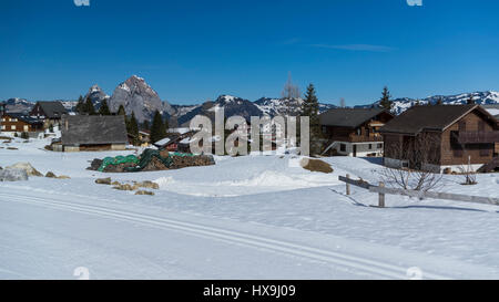 Stoos, Kanton Schwyz, Schweiz, ein Dorf und Wintersportgebiet in den Schweizer Alpen im Winter. Stockfoto