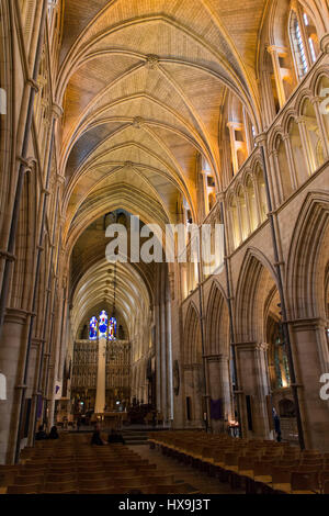 Das Innere der mittelalterlichen gotischen Kathedrale von Southwark in London, auch bekannt als "The Cathedral und Stiftskirche St Saviour und St Mary O Stockfoto