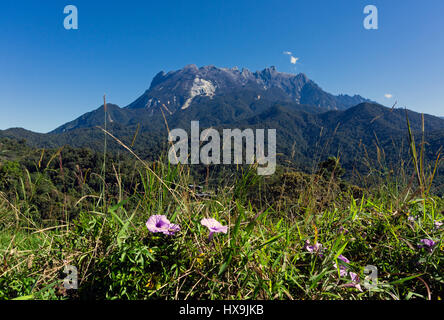 Wunderschöne Landschaft des Mount Kinabalu in Sabah, Borneo, Malaysia. Stockfoto