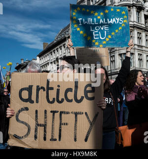 Demonstranten protestieren gegen Art. 50 in den USA für Europa März in London, UK am 25. März 2017. Bildnachweis: Hannah Alexa Geller/Alamy Live-Nachrichten Stockfoto