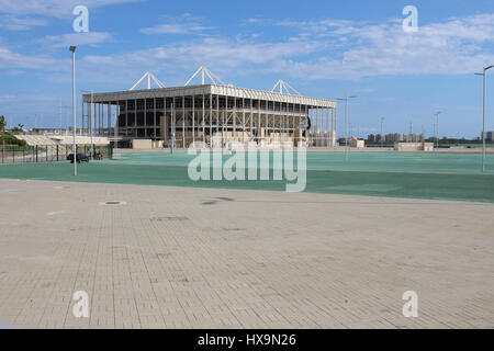 Aquatische Olympiastadion wird demontiert, aber arbeiten verzögert. Der Pool während der Wettbewerbe verwendet werden in einer anderen Region der Stadt installiert. Gebaut, um die meisten Wettbewerbe bei den Olympischen Spielen 2016 in Rio host, Olympiapark in ein Erholungsgebiet umgewandelt worden und steht unter der Leitung des brasilianischen Bundes Ministerium für Sport. Die Website bleibt jedoch meistens leer, weil nur wenige Menschen den Raum wegen des Mangels an Struktur verwenden. Es gibt keine öffentlichen Toiletten oder Trinkbrunnen für Nutzung durch die Öffentlichkeit und nicht einmal Plätze zum Essen wie Foodtrucks oder Snack-Bars. Trotz Stockfoto