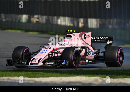 Albert Park, Melbourne, Australien. 26. März 2017. Esteban Ocon (FRA) #31 aus der Sahara Force India F1 Team Runden drehen drei bei der 2017 Australian Formula One Grand Prix im Albert Park in Melbourne, Australien. Sydney Low/Cal Sport Media/Alamy Live-Nachrichten Stockfoto