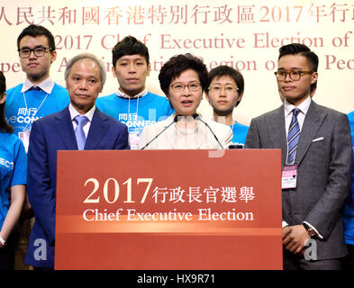 Hong Kong, China. 26. März 2017. Lam Cheng Yuet-Ngor trifft die Presse nach der Wahl in Hongkong, Südchina, 26. März 2017 zu gewinnen. Lam Cheng Yuet-Ngor am Sonntag gewann die Wahl des fünften-Begriff Chief Executive von Chinas Hong Kong spezielle Administrative Region (SAR). Bildnachweis: Qin Qing/Xinhua/Alamy Live-Nachrichten Stockfoto