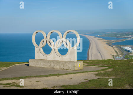 Hafen von Portland, Dorset, UK. 26. März 2017. Das Olympiagelände Denkmal hoch auf Portland an einem knackigen windigen Sonnentag am Portland Harbour auf Mothering Sunday.  © Dan Tucker/Alamy Live-Nachrichten Stockfoto