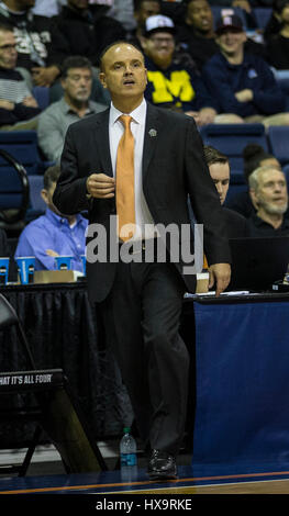 Stockton, CA, USA. 25. März 2017. A. Oregon State Trainer Scott Rueck während der NCAA Frauen Basketball Stockton regionale Spiel zwei zwischen Oregon State Beavers und Florida State Seminolen 53-66 verloren in Stockton Arena Stockton, CA. Thurman James/CSM/Alamy Live News Stockfoto