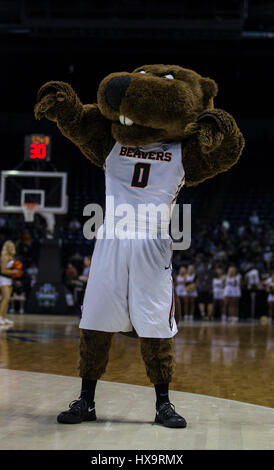 Stockton, CA, USA. 25. März 2017. A. Oregon State Maskottchen während der NCAA Frauen Basketball Stockton regionale Spiel zwei zwischen Oregon State Beavers und Florida State Seminolen 53-66 verloren in Stockton Arena Stockton, CA. Thurman James/CSM/Alamy Live News Stockfoto