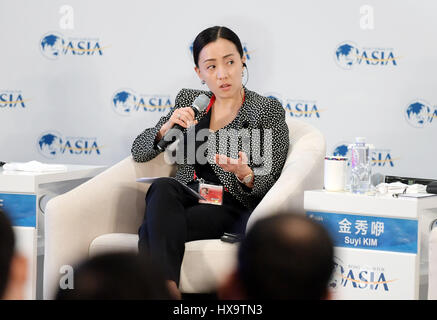 (170326)--BOAO, 26. März 2017 (Xinhua)--Suyi Kim, Managing Director und Leiter der Asien-Pazifik CPPIB, spricht auf der Tagung der "ADI: Greenfield oder M & A?" während die Boao Forum for Asia jährliche Konferenz 2017 in Boao, Süd-China Provinz Hainan, 26. März 2017. (Xinhua/Yang Guanyu) (lb) Stockfoto