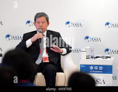 (170326)--BOAO, 26. März 2017 (Xinhua)--Li Huaizhen, Präsident der China Minsheng Investment Group, spricht auf der Tagung der "ADI: Greenfield oder M & A?" während die Boao Forum for Asia jährliche Konferenz 2017 in Boao, Süd-China Provinz Hainan, 26. März 2017. (Xinhua/Yang Guanyu) (lb) Stockfoto