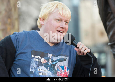 London, UK. 25. März 2017. Tausende von Menschen in der Anti Brexit-Marsch organisiert von th 4 Vereinten Europa. Bildnachweis: Laura De Meo / Alamy Live News Stockfoto