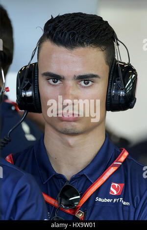 Melbourne, Australien. 25. März 2017. Der deutsche Formel1 Fahrer Pascal Wehrlein aus dem Sauber F1 Team stand in der Box während des dritten freien Trainings für die Formel1 Weltmeisterschaft in Melbourne, Australien 25. März 2017. Foto: Hasan Bratic/Dpa/Alamy Live News Stockfoto