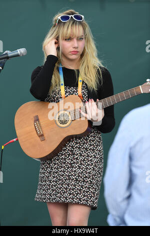 Key Biscayne, FL, USA. 25. März 2017. Hailey Knox führt während der Miami Open im Crandon Park Tennis Center am 25. März 2017 in Key Biscayne, Florida. Bildnachweis: Mpi04/Medien Punch/Alamy Live-Nachrichten Stockfoto