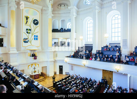 Dresden, Deutschland. 26. März 2017. Das neue Altarbild des südafrikanischen Künstlers Marlene Dumas auflegt während der Einweihung Feier für das Kunstwerk in St. Anna Kirche in Dresden, Deutschland, 26. März 2017. Foto: Oliver Killig/Dpa-Zentralbild/Dpa/Alamy Live News Stockfoto