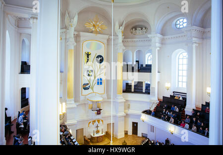 Dresden, Deutschland. 26. März 2017. Das neue Altarbild des südafrikanischen Künstlers Marlene Dumas auflegt während der Einweihung Feier für das Kunstwerk in St. Anna Kirche in Dresden, Deutschland, 26. März 2017. Foto: Oliver Killig/Dpa-Zentralbild/Dpa/Alamy Live News Stockfoto