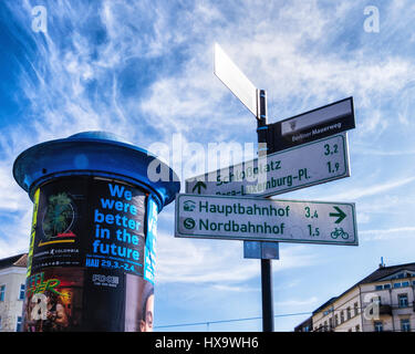 Mauer Park, Berlin, Deutschland, 26. März 2017. Die Uhren heute vorangebracht und Berliner wagte im Freien, die warme Frühlingssonne in den Parks der Stadt zu genießen. Eden Breitz/Alamy Live-Nachrichten Stockfoto