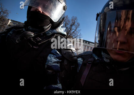 Moskau, Russland. 26. März 2017. Nicht autorisierte Anti-Korruptions-Rallye in zentrale Moskau Credit: Nikolay Vinokurov/Alamy Live News Stockfoto