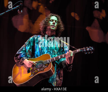 Milwaukee, Wisconsin, USA. 25. März 2017. RUBIN POLLOCK von Kaleo während der Cleopatra-World tour im Bradley Center in Milwaukee, Wisconsin Credit: Daniel DeSlover/ZUMA Draht/Alamy Live News Stockfoto