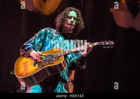 Milwaukee, Wisconsin, USA. 25. März 2017. RUBIN POLLOCK von Kaleo während der Cleopatra-World tour im Bradley Center in Milwaukee, Wisconsin Credit: Daniel DeSlover/ZUMA Draht/Alamy Live News Stockfoto