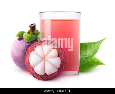 Isolierte tropischen Drink. Mangostan Saft isoliert auf weißem Hintergrund mit Beschneidungspfad Stockfoto