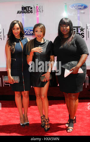 Tamera Mowry-Housley, Jeannie Mai und Loni Love besuchen Sie den BET AWARDS 14 roten Teppich im Nokia Theatre L.A. LIVE in Los Angeles, Kalifornien am 29. Juni 2014. Stockfoto