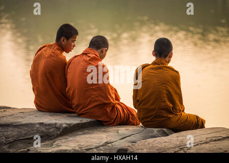 Mönche in Angkor Wat, Siem Reap, Kambodscha, Asien. Stockfoto