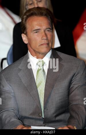 ARNOLD SCHWARZENEGGER Gouverneur Kaliforniens 11. Mai 2007 der Sicht Schule CALABASAS CALIFORNIA USA Stockfoto