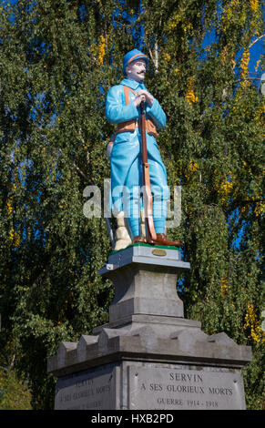 Beli Kriegerdenkmal auf dem Kreisverkehr an der Kreuzung der D57 und D75, Servins, Frankreich Stockfoto