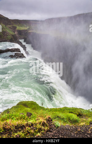Beeindruckende Gullfoss Wasserfall in Island im Sommer Stockfoto