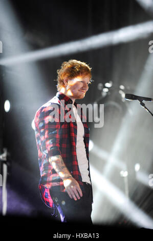 Ed Sheeran führt auf der Bühne während 102.7 KIIS FM 2014 Wango Tango StubHub Center am 10. Mai 2014 in Los Angeles, Kalifornien. Stockfoto