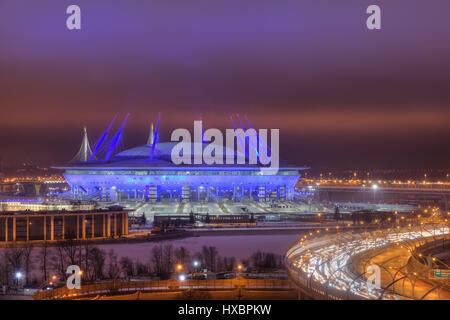 Sankt-Petersburg, Russland-29. Dezember 2016: Western High-Speed-Durchmesser in St. Petersburg in der Nähe von Zenith Arena Fußballstadion, FIFA World Cup in Stockfoto