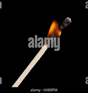 Brennen Sie Spiel auf schwarzem Hintergrund Stockfoto